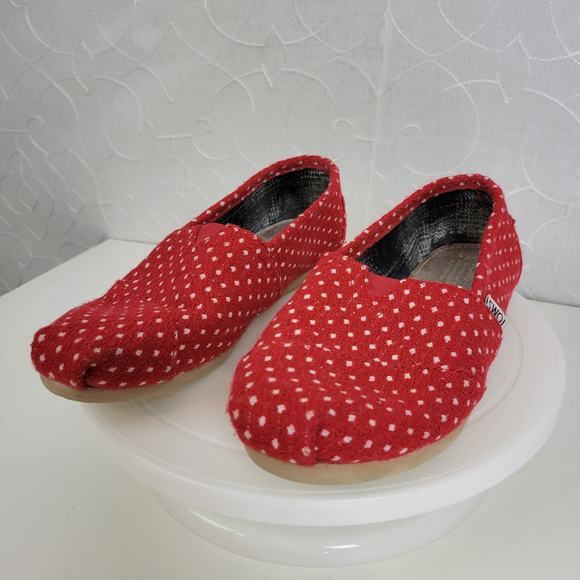 Toms Womens Shoes Size 7.5 Red White Polka Dots Closed Toe Comfy Slip On Flats - Picture 5 of 9
